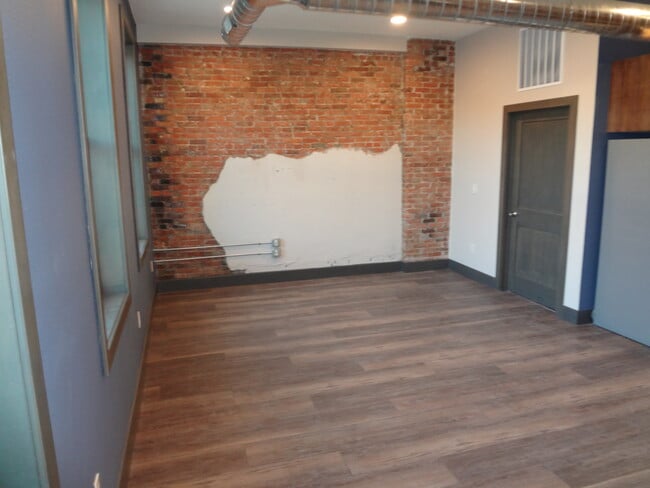 Photo - 320 E Main St Unit 200