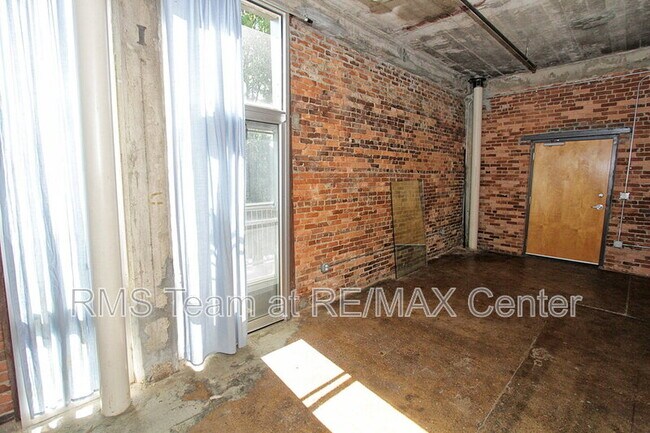 Photo - 659 Auburn Ave NE