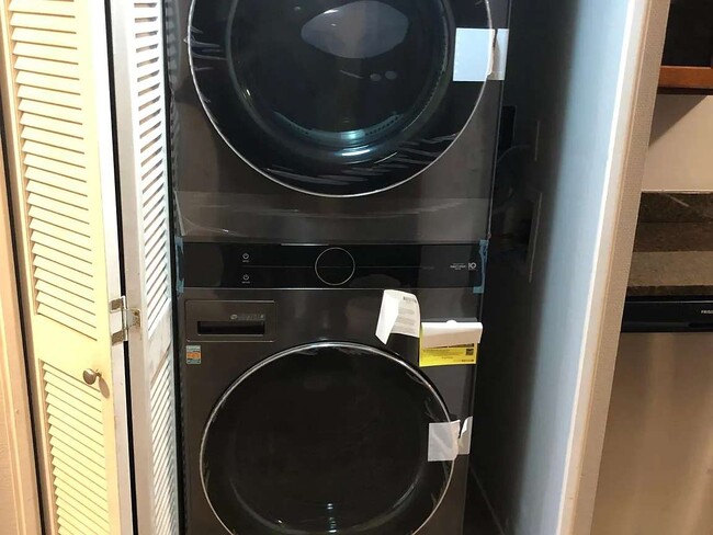 Building Photo - 8532 Madrid Ct Unit 8532 Madrid Ct.