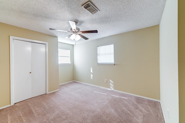 Building Photo - 24206 Landing Way Dr