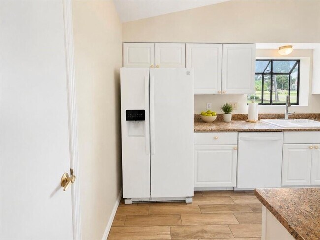 1203 Saxony Cir Unit A