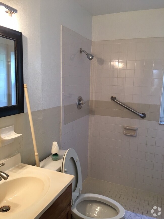 Building Photo - T23 Rental