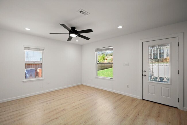 Photo - 3203 S Oak Dr