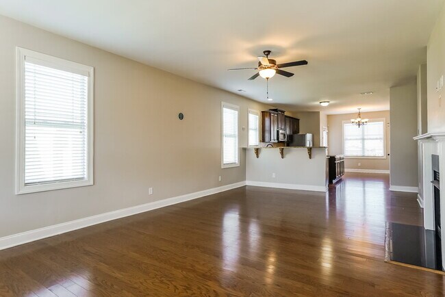 Photo - 56 Oakton Dr