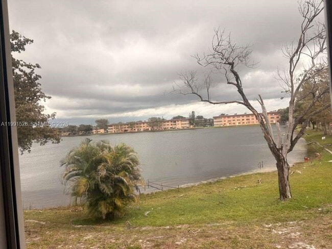 Building Photo - 18707 NE 2nd Ave Unit 919