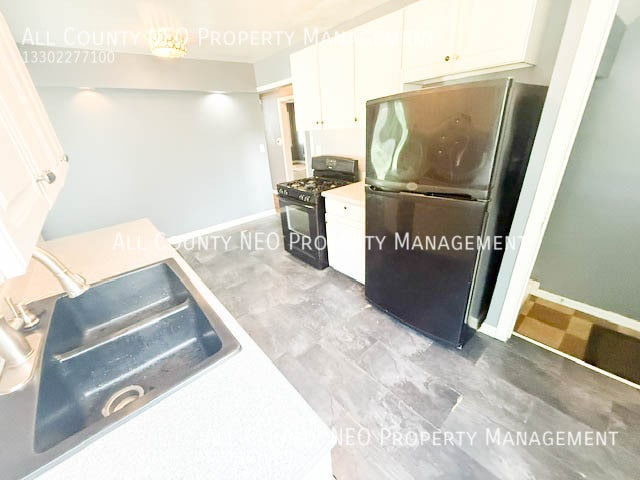 Photo - 1569 W Market St