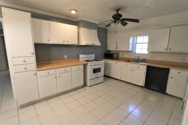 Photo - 2708 Avenue N