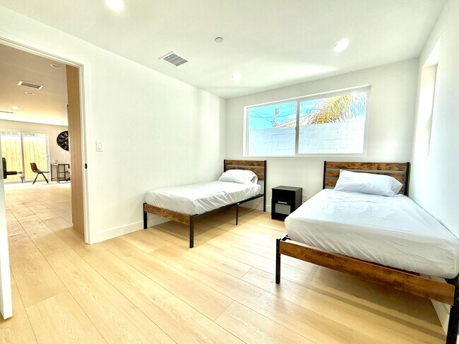 Photo - 4513 Rosewood Ave