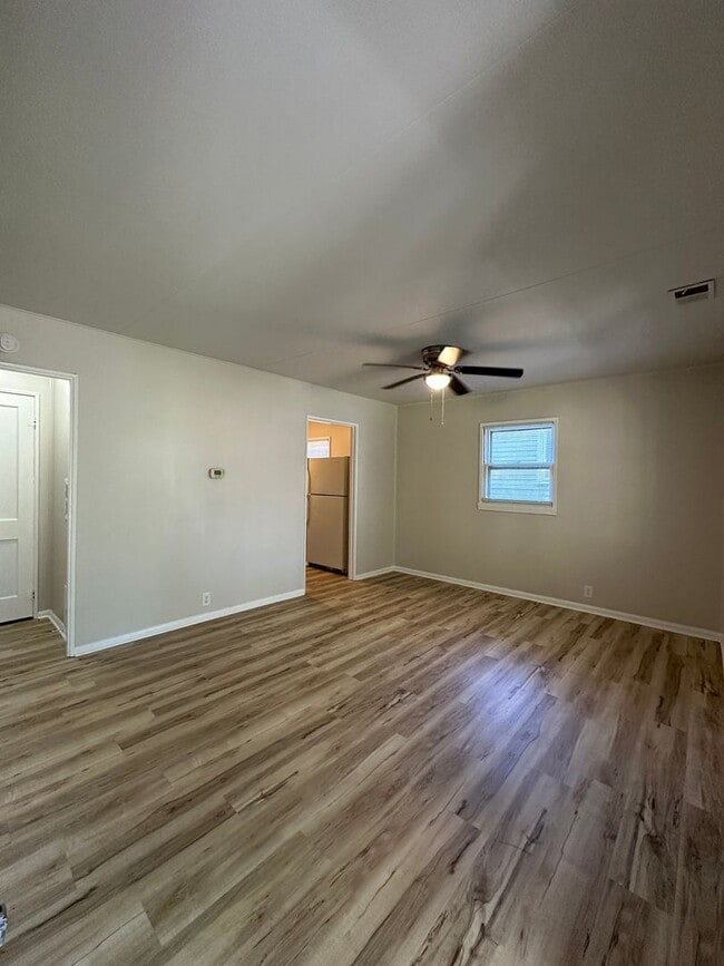 Photo - 2101 S Pershing Dr