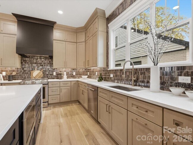 Photo - 431 W Peterson Dr