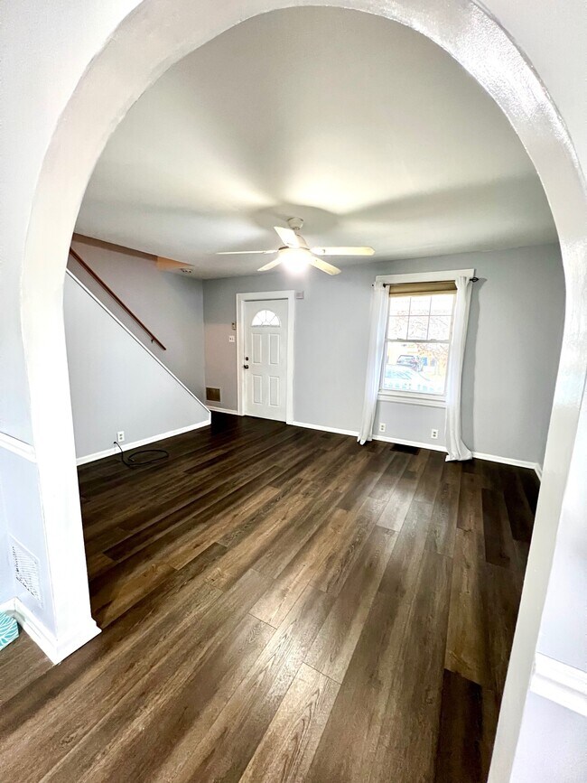 Photo - 16 Charles St