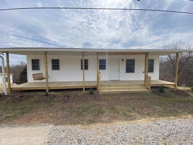 Building Photo - Fully Updated House - Move-In Ready