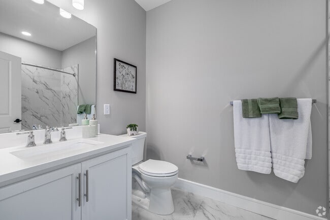 2BR, 2BA - 1,033SF - Second Bathroom