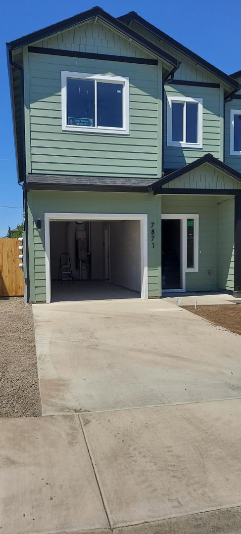 Building Photo - COMING SOON.... Newer 3 bedroom, 2.5 bath ...