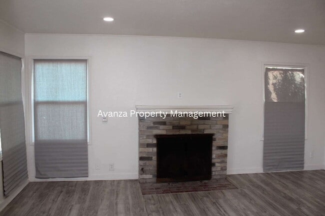 Photo - Fresno Mayfair District - 4 Bedroom Home 
...