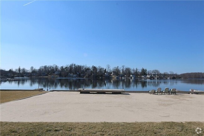 Building Photo - 141 E Lake Blvd Unit F2 Rental