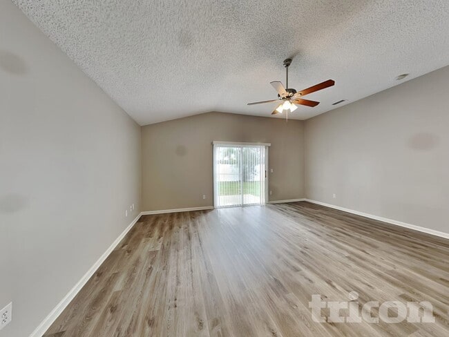Photo - 883 Oak Arbor Cir