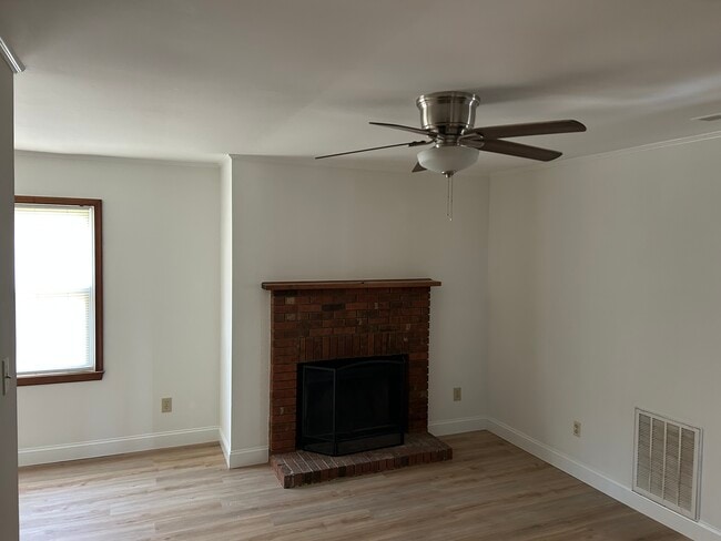 Living area with fireplace - 3311 Mill Run Unit 3311 Miill Run