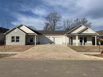 Building Photo - 913 Vly Oaks Ln