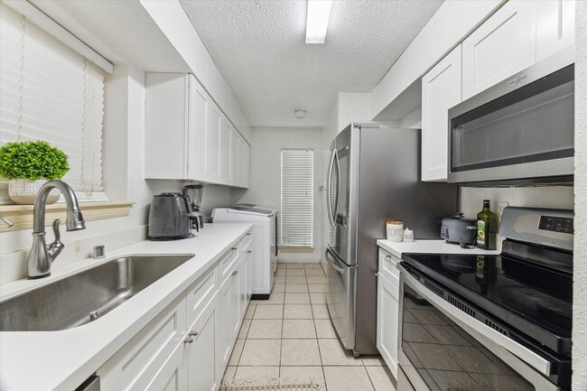 Building Photo - 11201 Lynbrook Dr Unit 3611 Rental