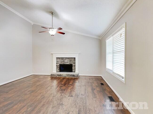 Photo - 206 Blake Dr