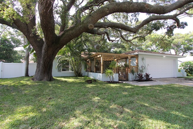 Photo - 6987 Duncansby Ave N