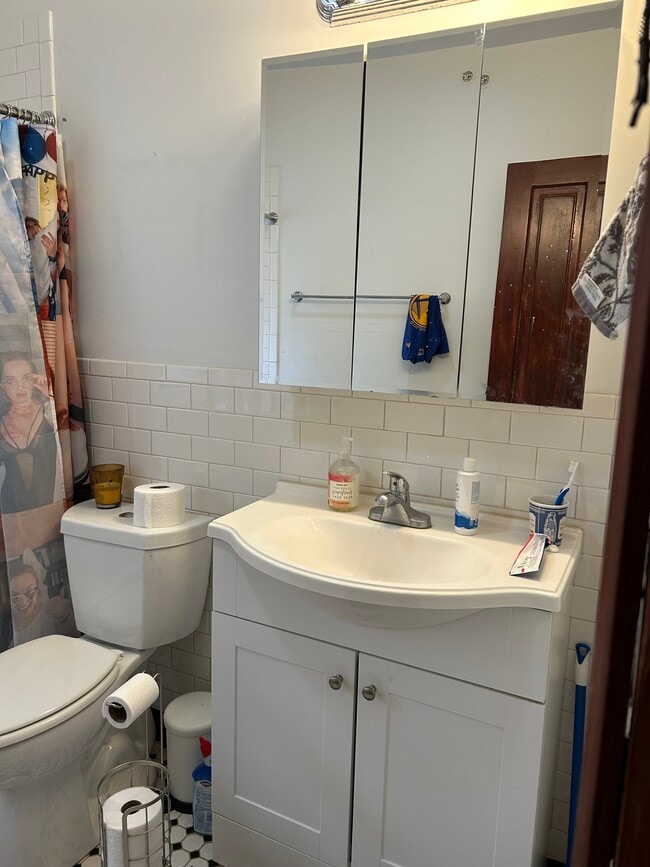 Photo - 711 Emerson St