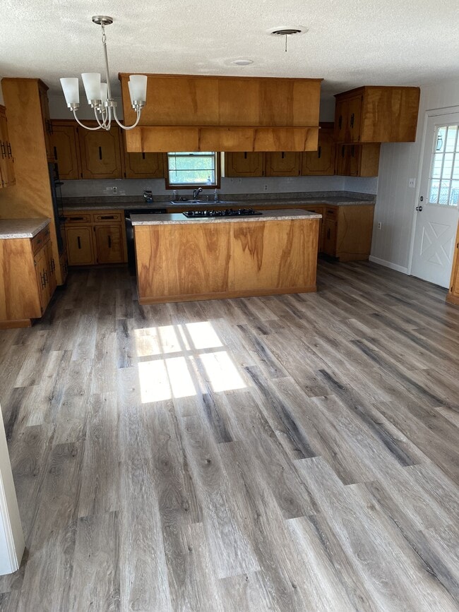 Photo - 625 Country Club Rd