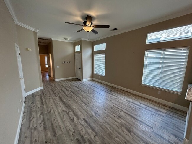 Photo - 460 Winesap Dr