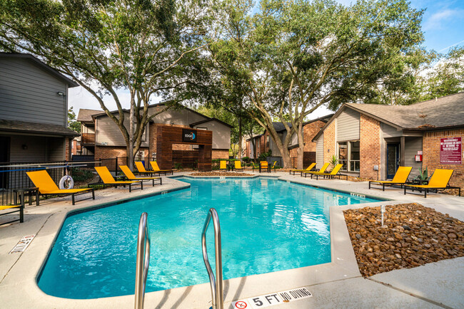 Building Photo - The Edge at Clear Lake Rental