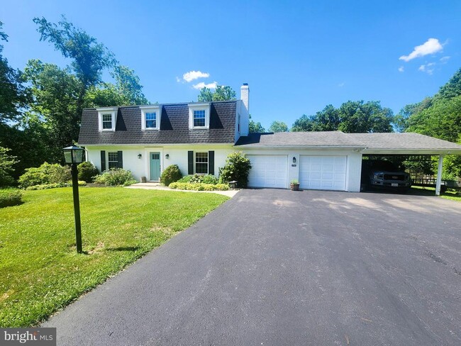 Building Photo - 3702 Blueberry Dr