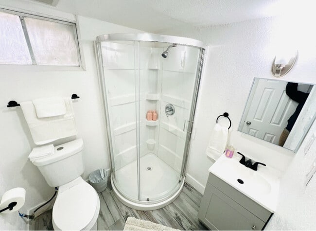 Photo - 6110 Lee St Unit B