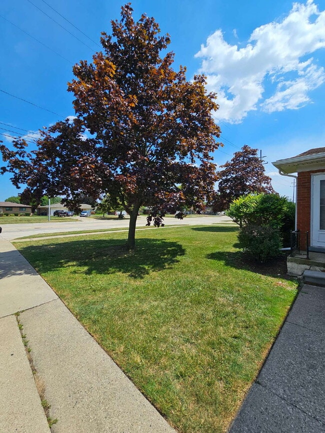 Photo - 2 Bedroom, 2 Bath Duplex, Huge Basement with 2-Car Garage – St. Clair Shores