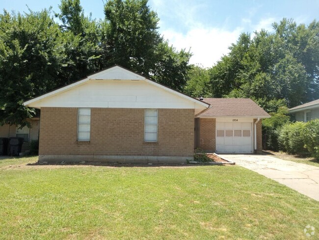 Building Photo - Available Now! Call Today! Rental