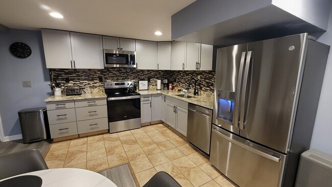 Building Photo - 2991 Washington St Unit 1