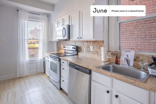 Room in Shared 3 bed/2.5 bath home in Trinidad
