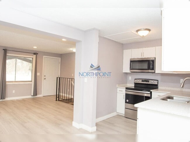 Photo - 2BR/1.5BA | Newly Renovated House Duplex | Private Backyard |  In International Peace Garden! Unidad A