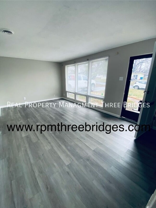 Photo - 28 Redwood Dr