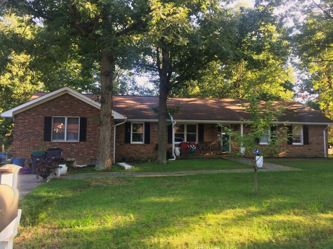 Building Photo - 310 Azalia Dr