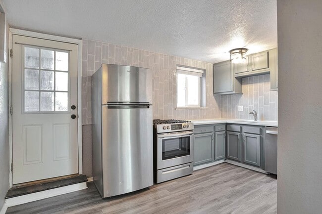 Building Photo - Adorable 2bedroom 1 bathroom Apartment Unit 1443