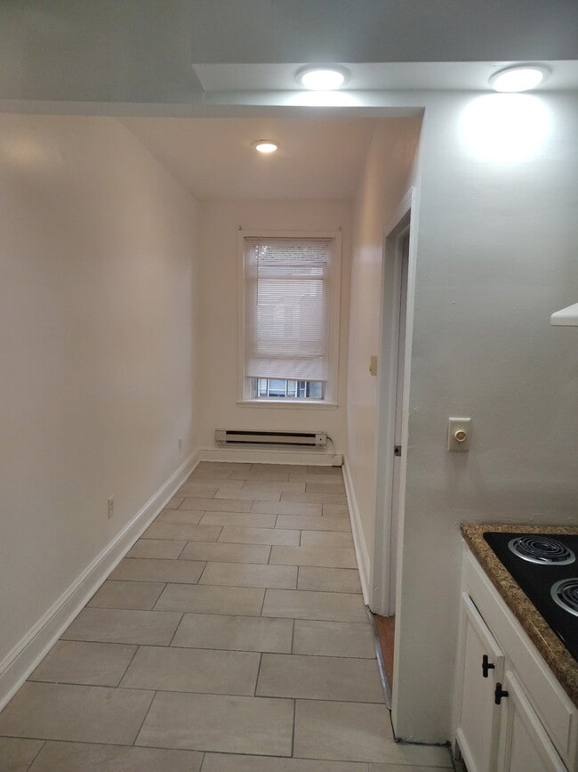 Calefacción eléctrica por zócalo - 5613 Wyalusing Ave Unidad 2F