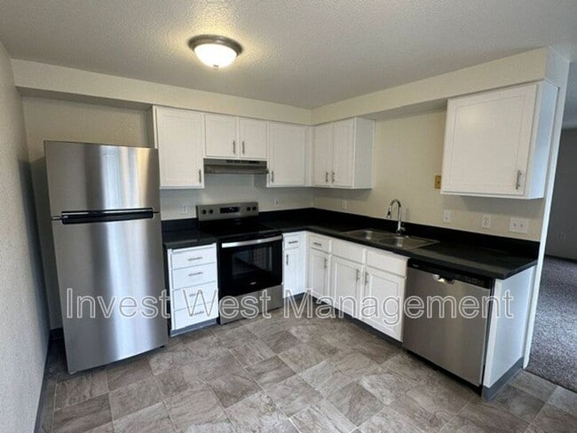 Building Photo - 1861 Kingsley Rd Unit #77