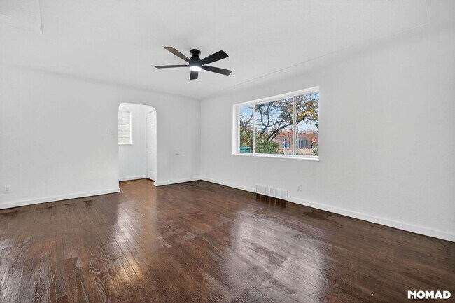 Photo - 1460 Elmira St