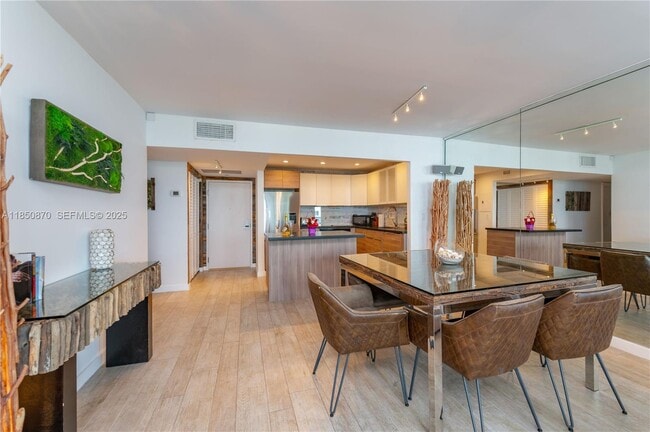 Photo - 2301 Collins Ave Unit 716