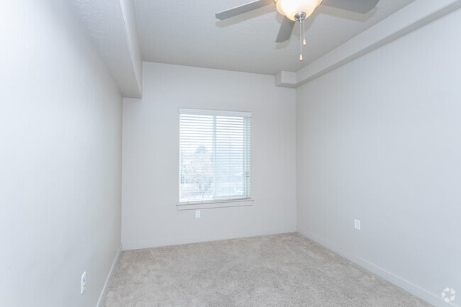 1BR, 1BA - 658SF - Bedroom