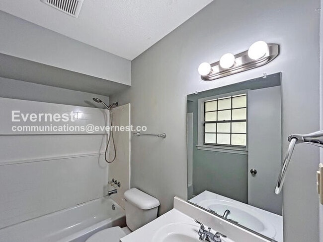 Photo - 848 Rasco Rd W