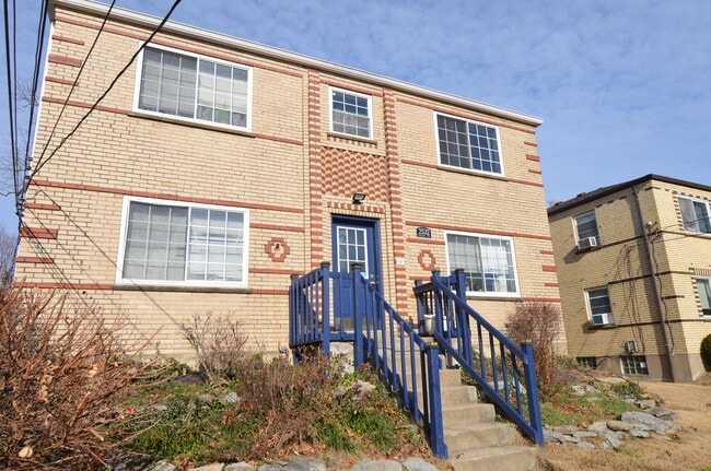 Building Photo - 2532 Williams Ave Unit 1