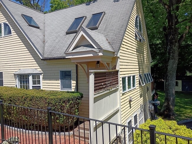 Photo - 106 Main St