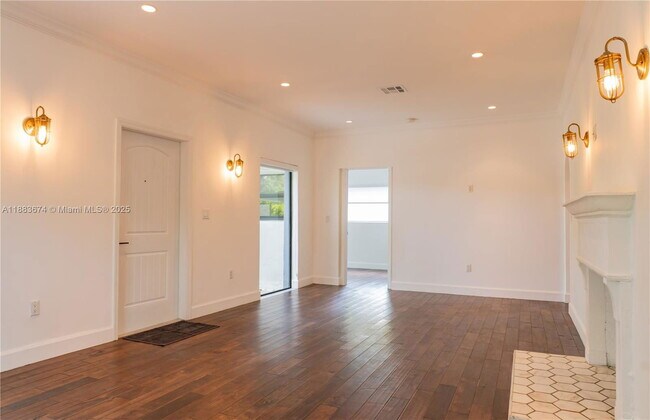 Photo - 5938 NE 5th Ave