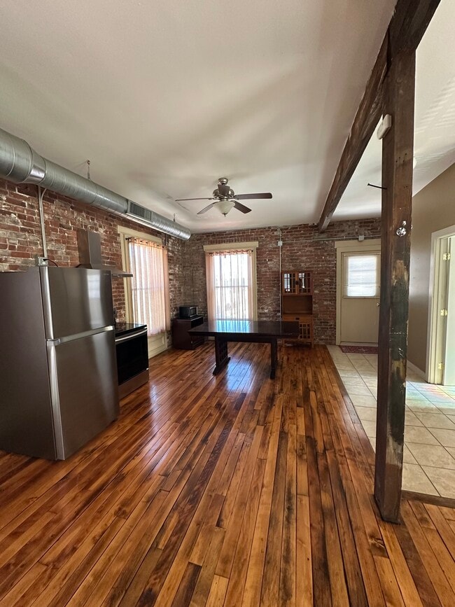Building Photo - 55 Grove St Unit 2 Rental